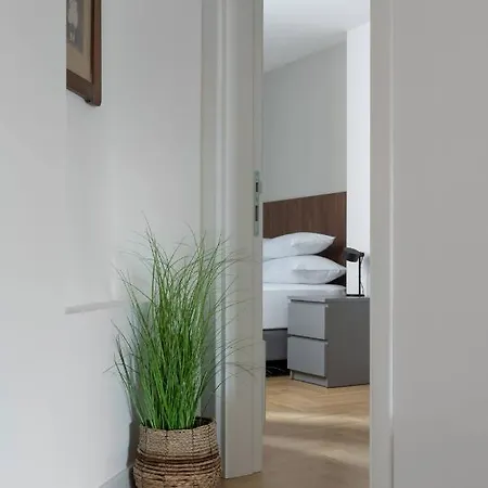 Hostgost Selected - Parliament Daire