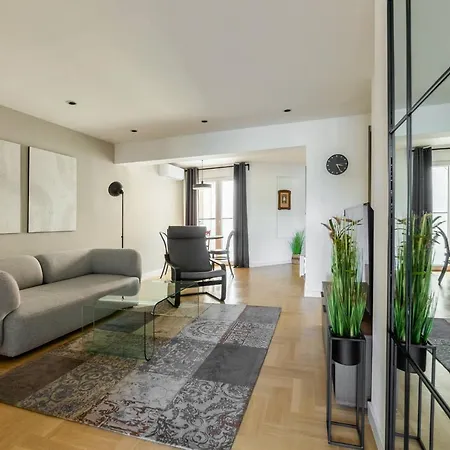 Hostgost Selected - Parliament Daire