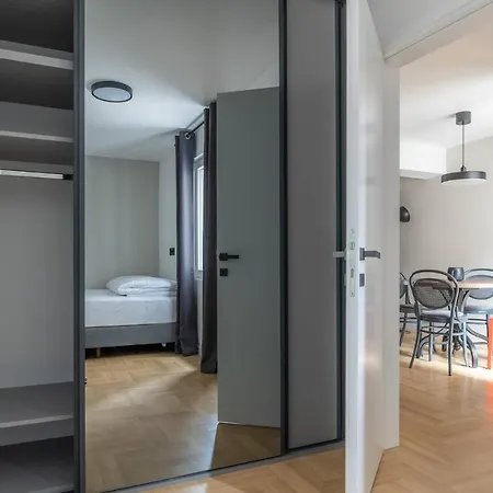 Hostgost Selected - Parliament *