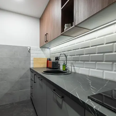 Hostgost Selected - Parliament * Belgrad