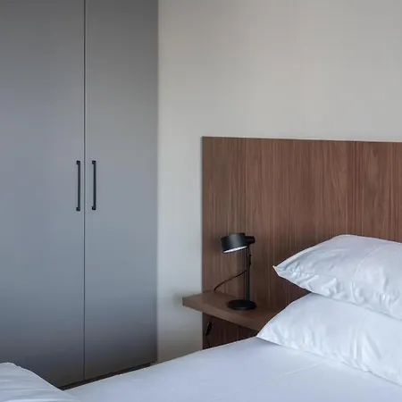 Hostgost Selected - Parliament * Belgrad