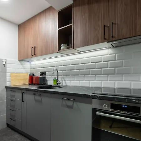 Hostgost Selected - Parliament Daire