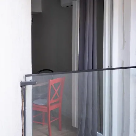 Hostgost Selected - Parliament Belgrad