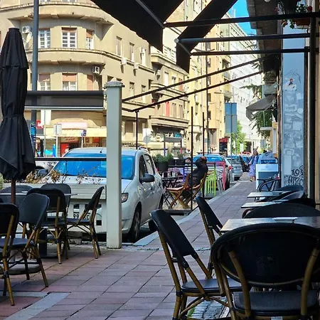 Hostgost Selected - Parliament Daire